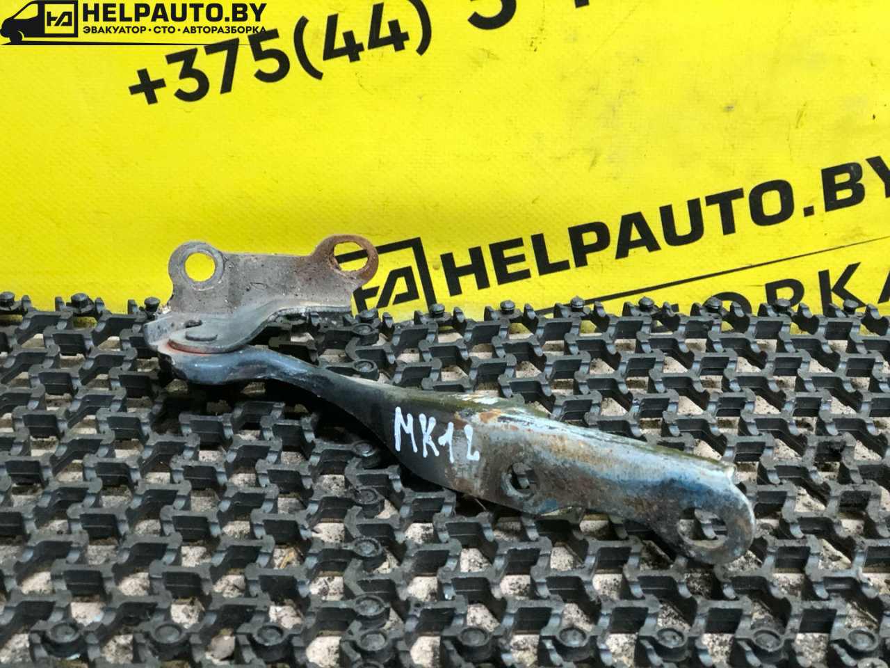петля капота левая Geely MK 1 поколение 2012, 1.5 л., MR479QA, бензин, 5МКПП, черный, седан, передний привод - фото №1