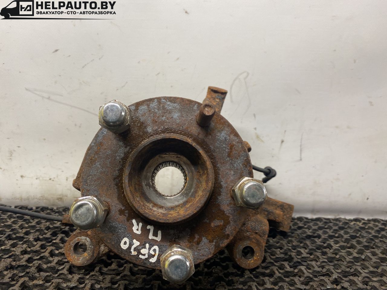 ступица передняя правая Mazda 626 GF 1997, 2.0 л., дизель, МКПП, зелёный, хетчбэк 5 дв., передний привод - фото №1