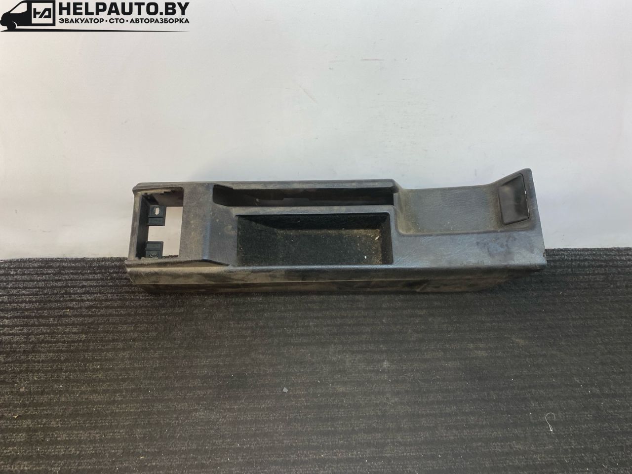 консоль салона Audi 80 B3 89/B3 1991, 1.8 л., бензин, МКПП, серый, седан, передний привод, 893863244, 893863300A - фото №1