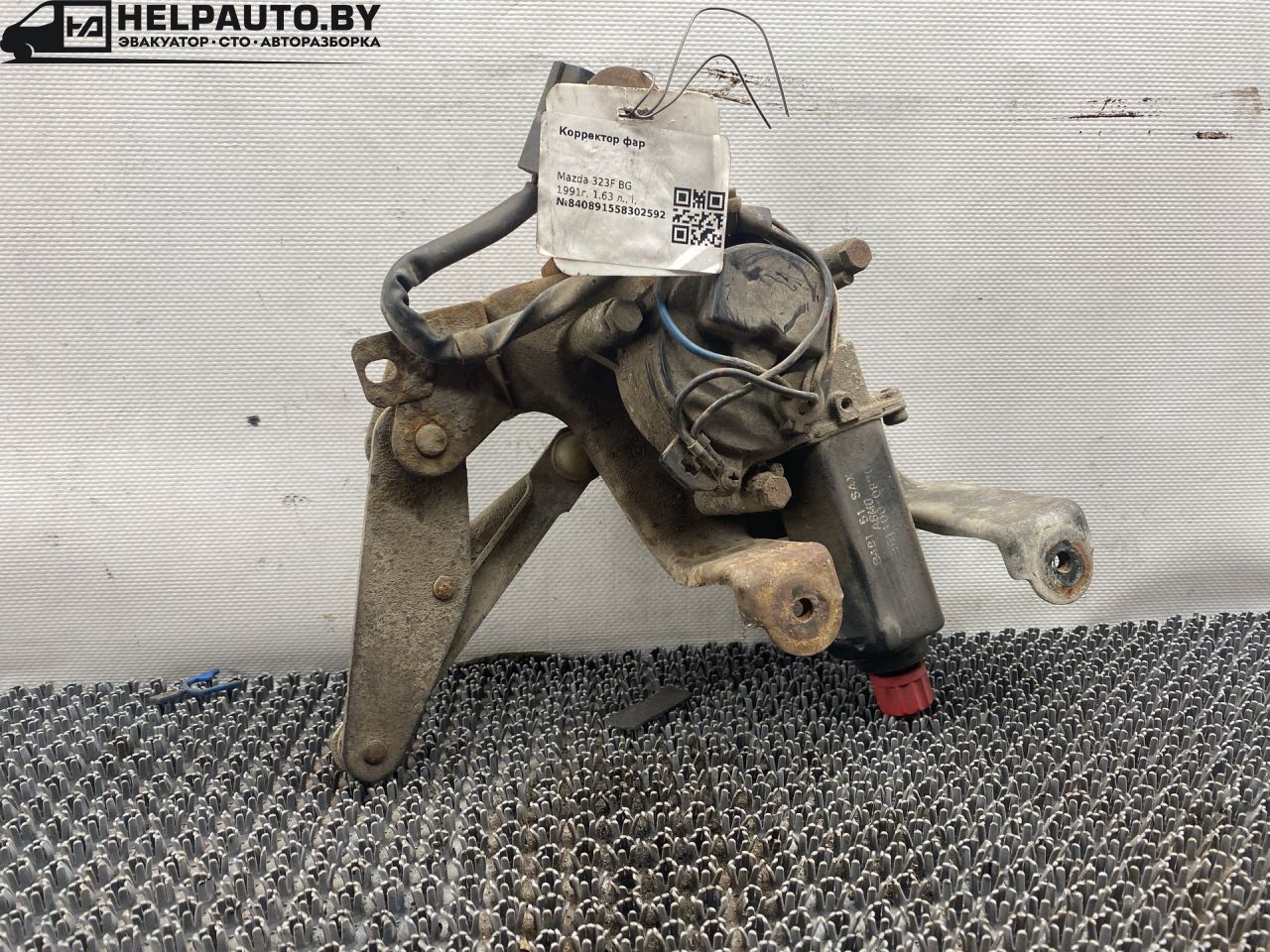 корректор фар Mazda 323F BG 1991, 1.6 л., бензин, МКПП, хетчбэк 5 дв., передний привод - фото №1
