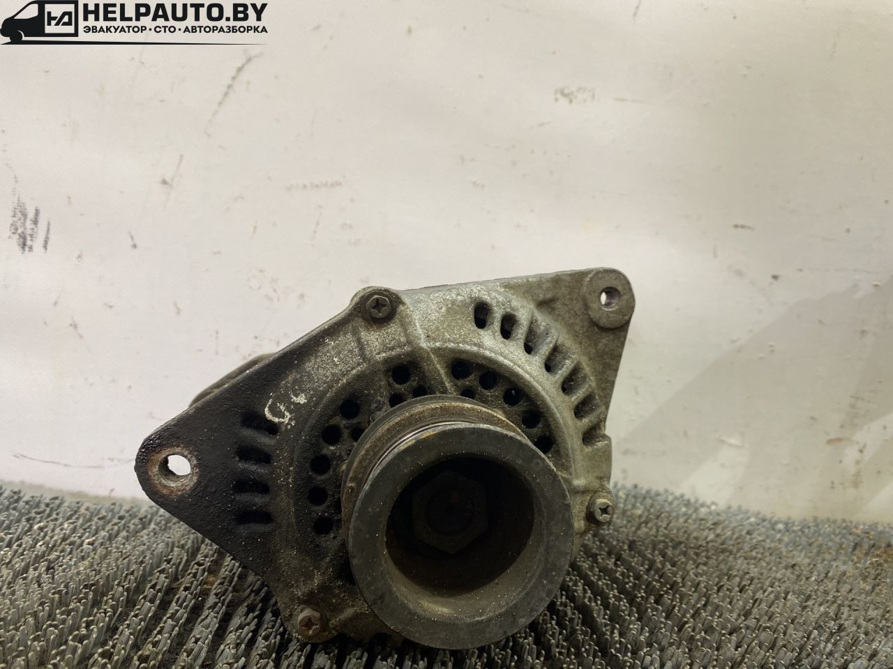 генератор Nissan Bluebird T12/T72 1987, 2.0 л., бензин, МКПП, бордовый, хетчбэк 5 дв., передний привод - фото №1