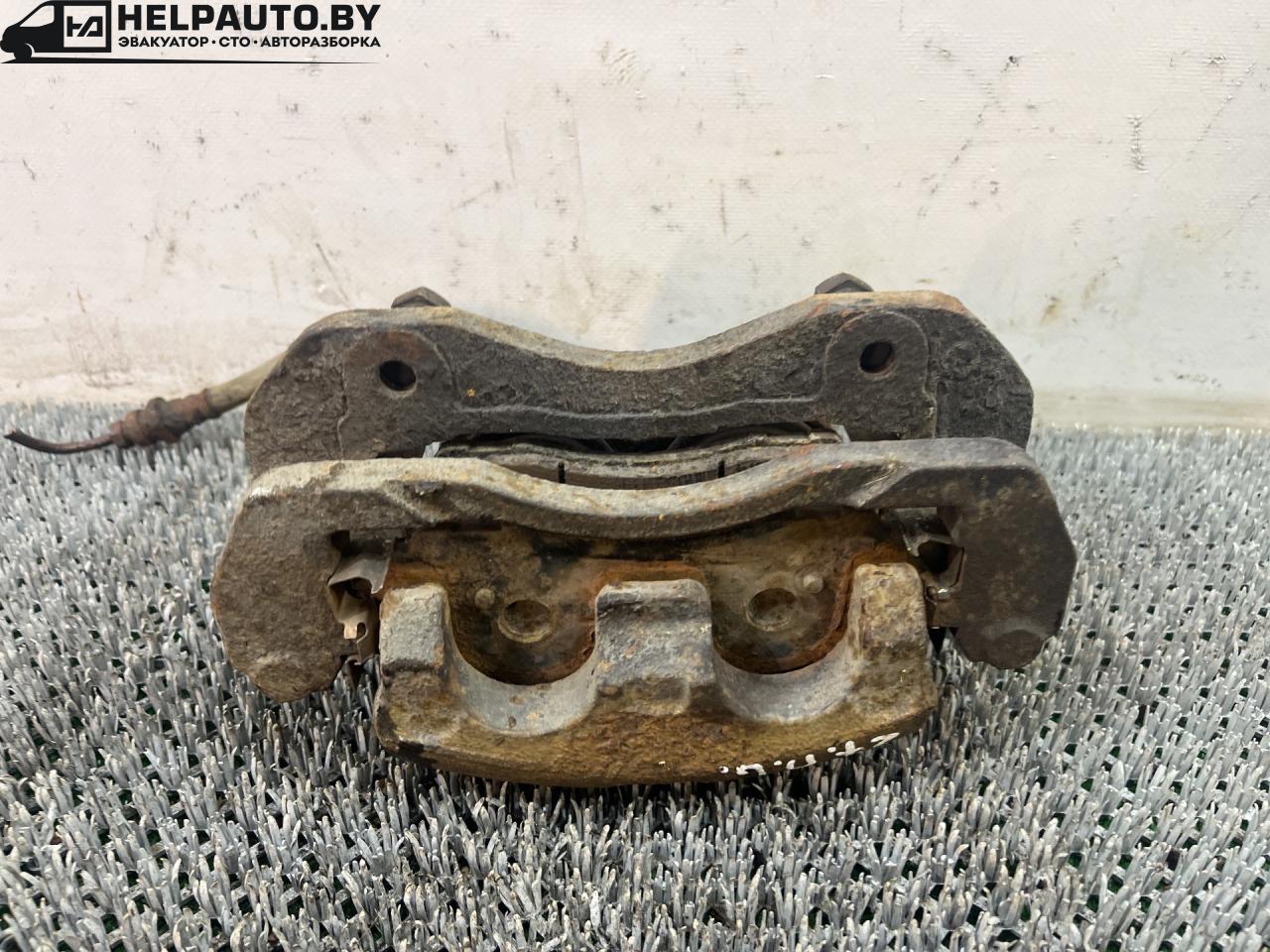 суппорт передний левый Hyundai Terracan 1 поколение 2003, 2.5 л., D4BH, дизель, АКПП, серебристый, внедорожник 5 дв., полный подключаемый привод - фото №1