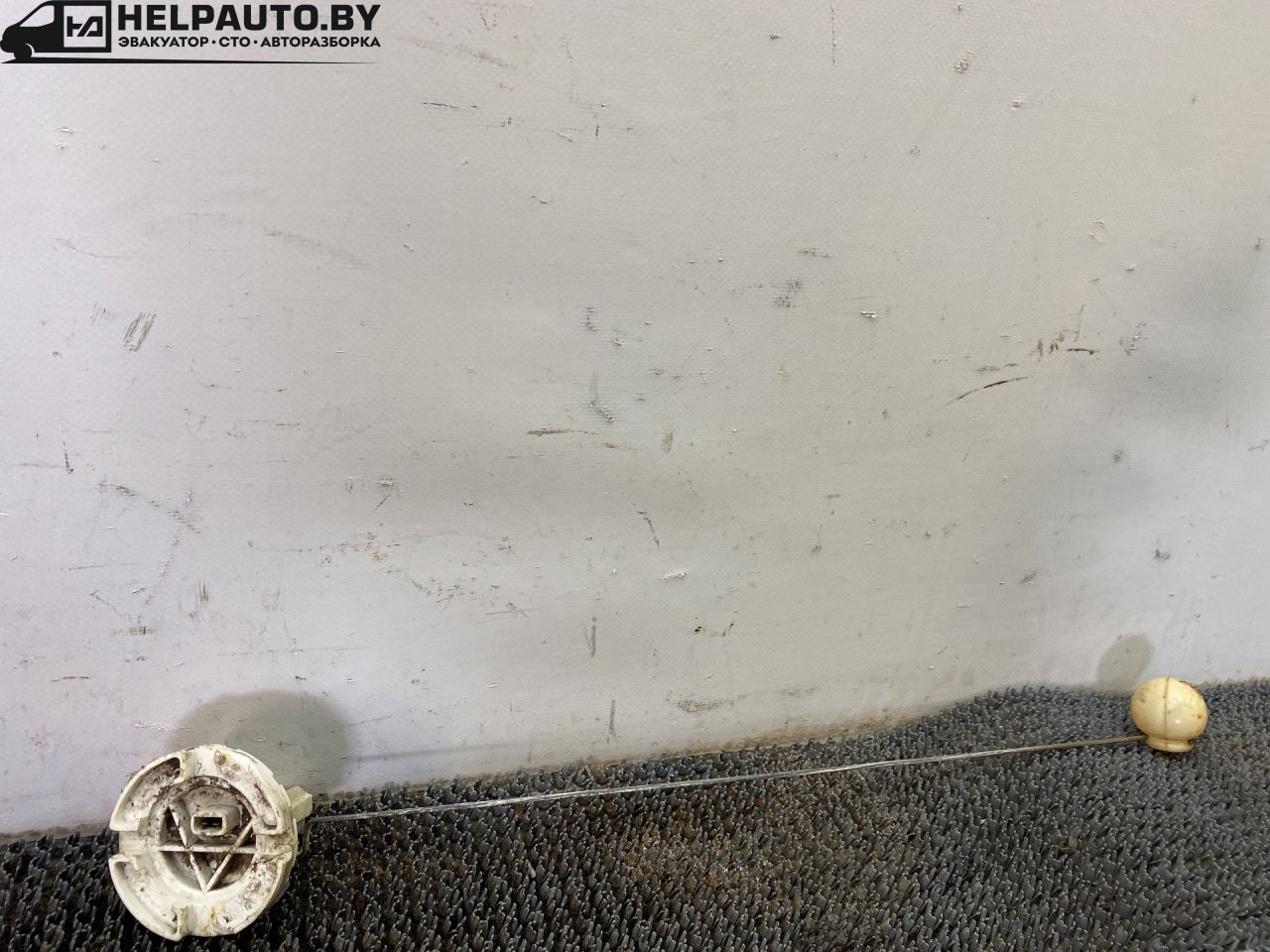 колба в бак Audi 80 B3 89/B3 1991, 1.8 л., бензин, МКПП, серый, седан, передний привод - фото №1