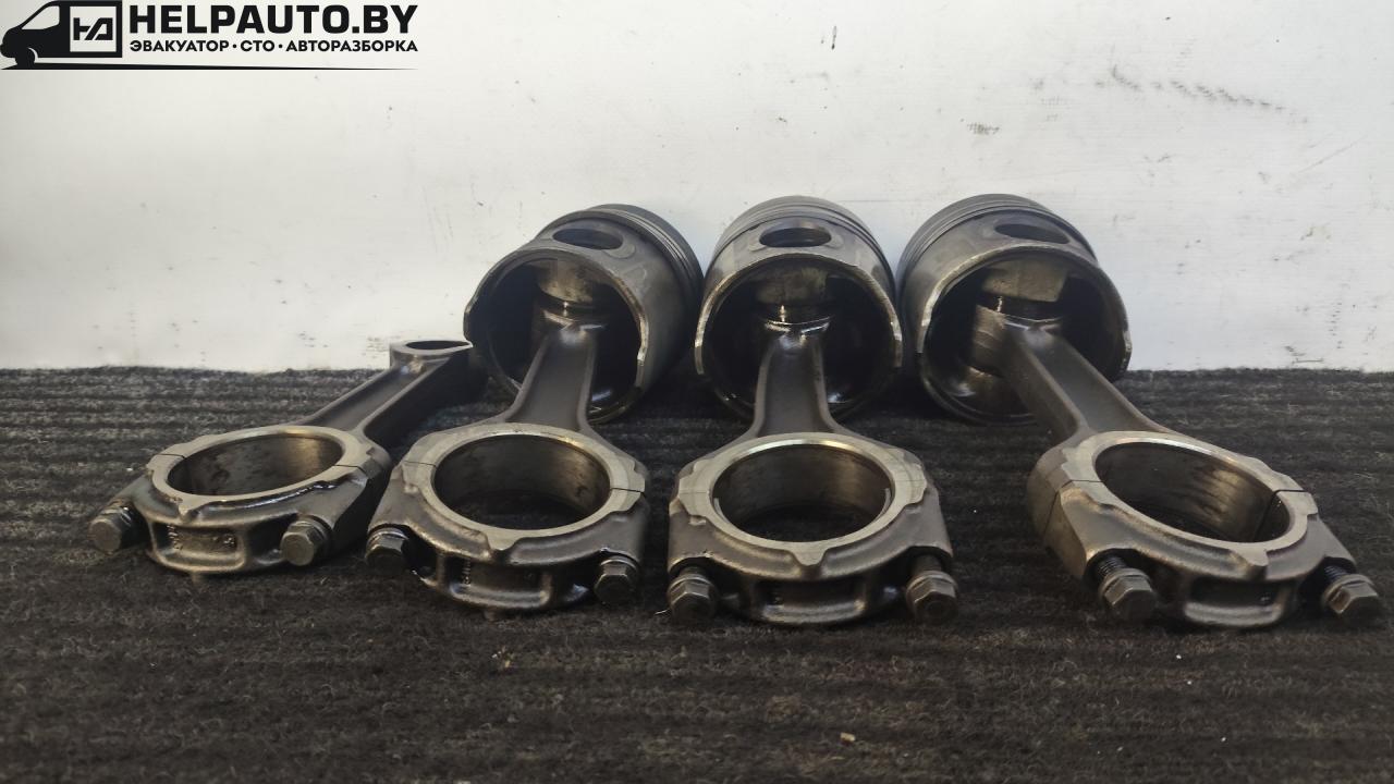 поршень Renault Laguna 1 поколение 1998, 1.9 л., дизель, МКПП, зелёный, универсал, передний привод - фото №1