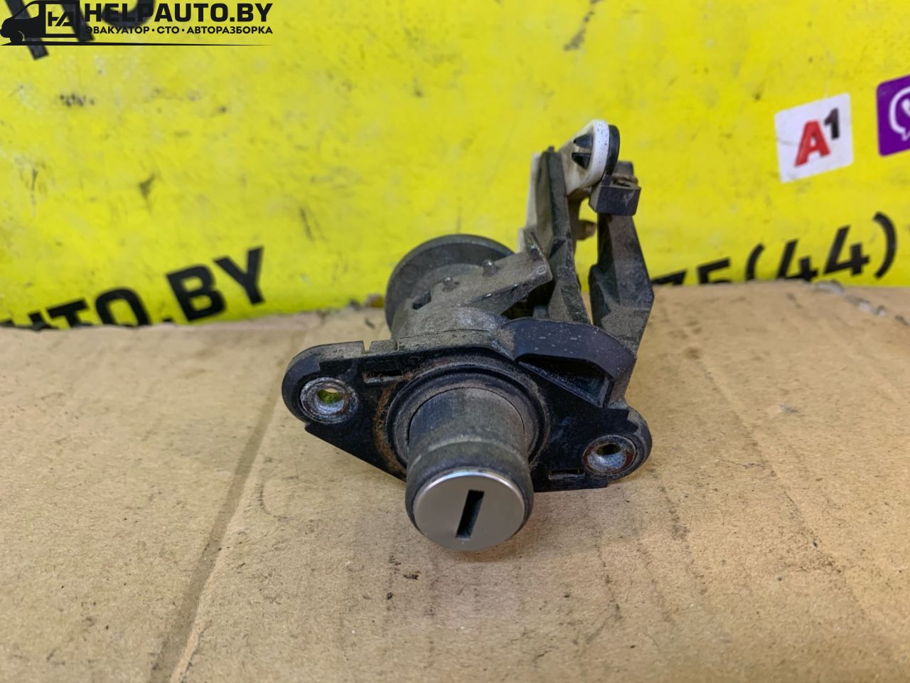 кнопка открытия багажника Opel Astra F 1994, 1.6 л., X 16 SZ, бензин, АКПП, синий, хетчбэк 5 дв., передний привод - фото №1
