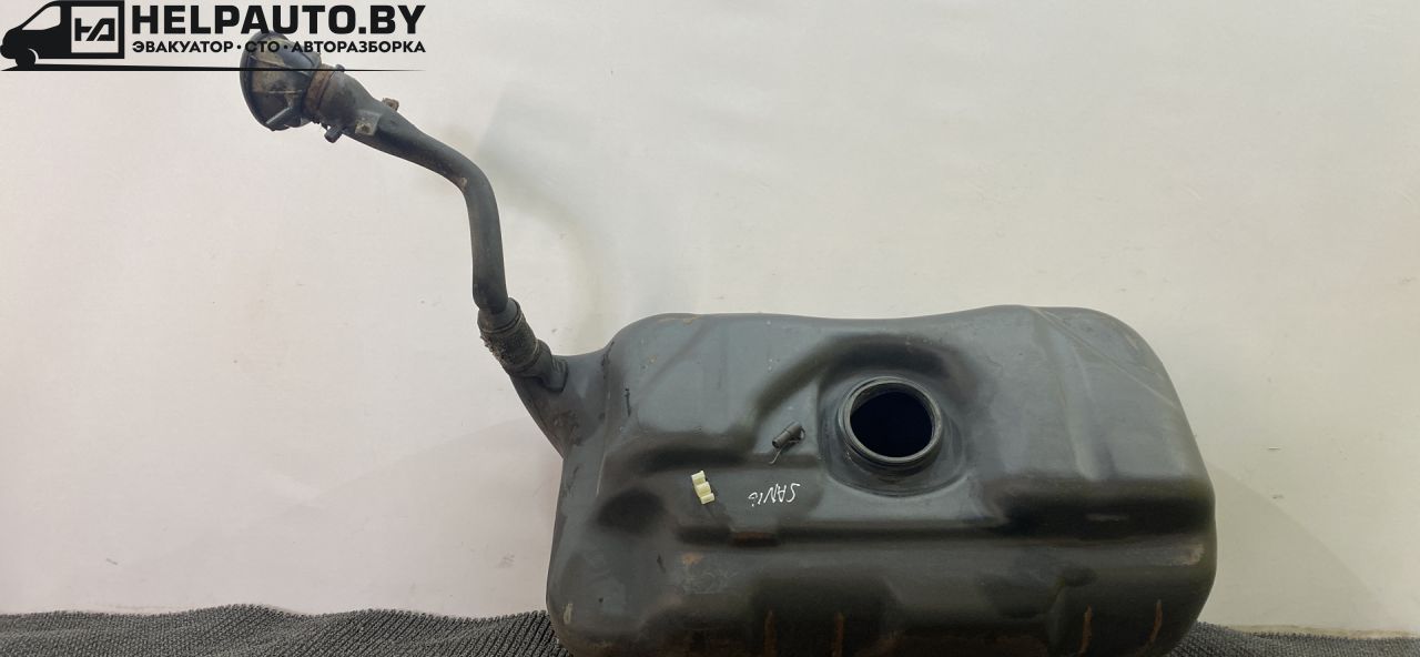 бак топливный Volkswagen Santana 1 поколение 1988, 1.6 л., бензин, синий, передний привод, 3212010585C, 7011460180 - фото №1