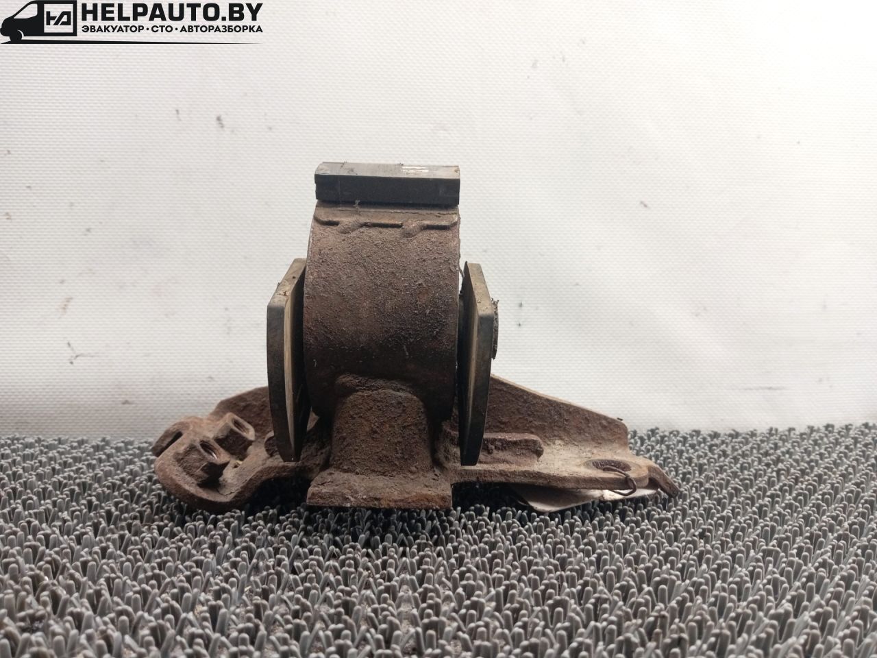 подушка крепления КПП Toyota Carina T170 1992, 1.6 л., 4A-FE, бензин, МКПП, красный, седан, передний привод - фото №1