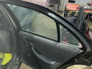 обшивка двери задняя правая Pontiac Sunfire 1 поколение 1999, 2.2 л., бензин, АКПП, черный, передний привод, LIKVIDACIYA, SKLADA