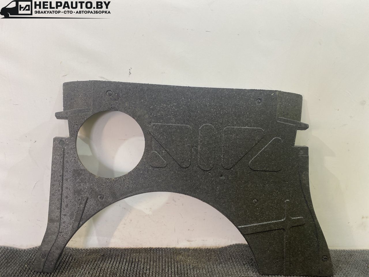 ниша запасного колеса Audi A4 B5 1999, 1.8 л., бензин, АКПП, черный, универсал, передний привод - фото №1