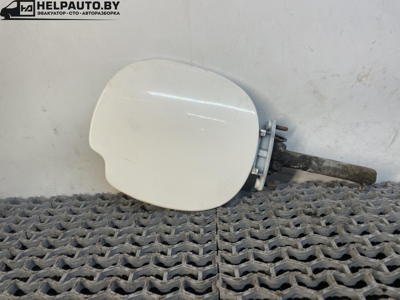 лючок топливного бака Renault Clio 2 поколение 2001, 1.9 л., дизель, МКПП, белый, внедорожник 3 дв., 7700836756 - фото №1
