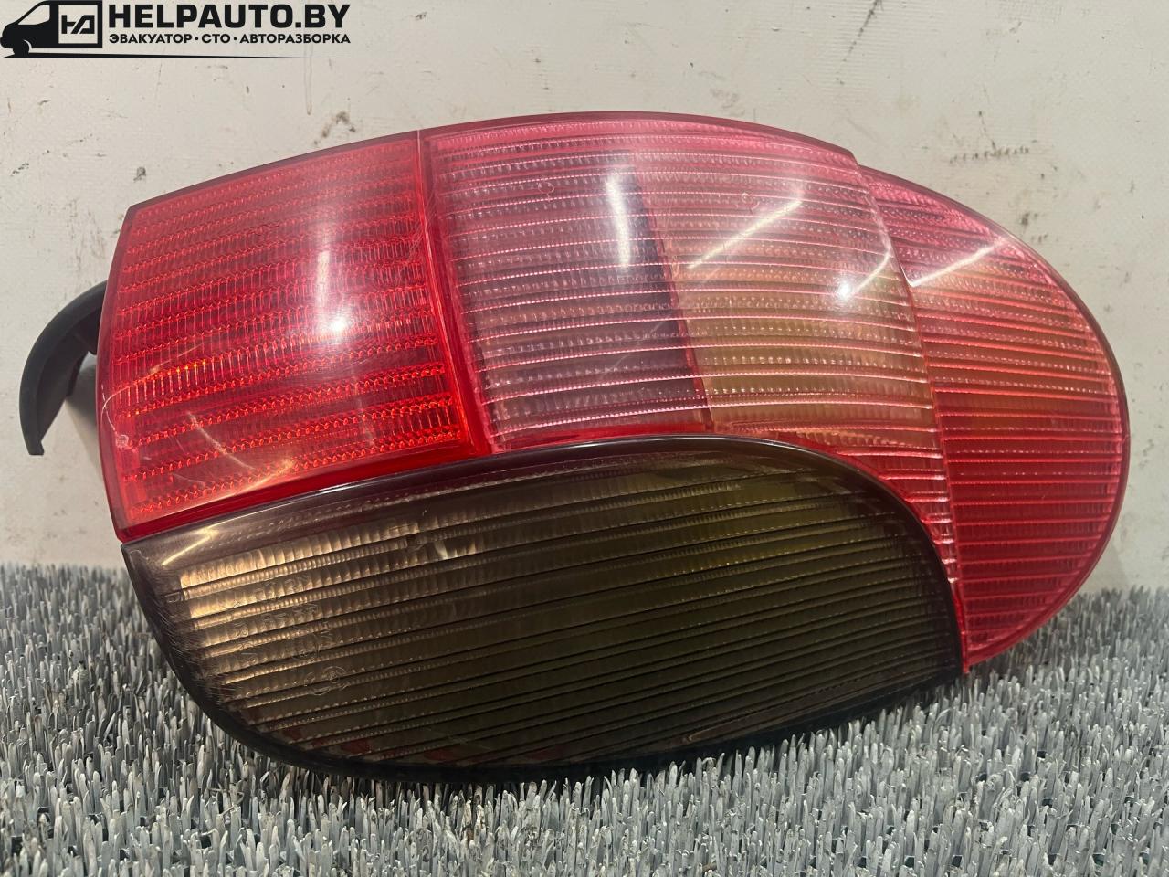 фонарь задний правый Peugeot 306 1 поколение 1997, 1.9 л., D9B (XUD9A), дизель, МКПП, белый, универсал, передний привод, P215W, 5045 - фото №1