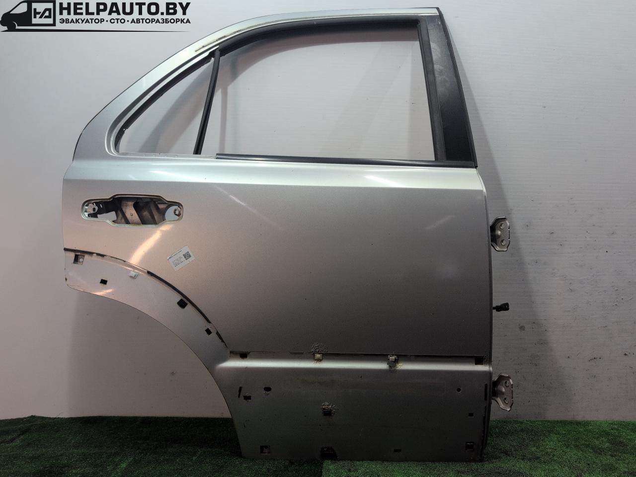 дверь задняя правая Kia Sorento 1 поколение 2004, 2.5 л., CRDi, D4CB, дизель, АКПП, серебристый, внедорожник 5 дв., полный подключаемый привод - фото №1