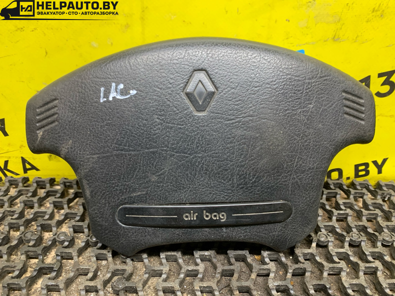 подушка безопасности водителя Renault Laguna 1 поколение 1994, 2.0 л., F3R 200, бензин, МКПП, бордовый, хетчбэк 5 дв., передний привод - фото №1