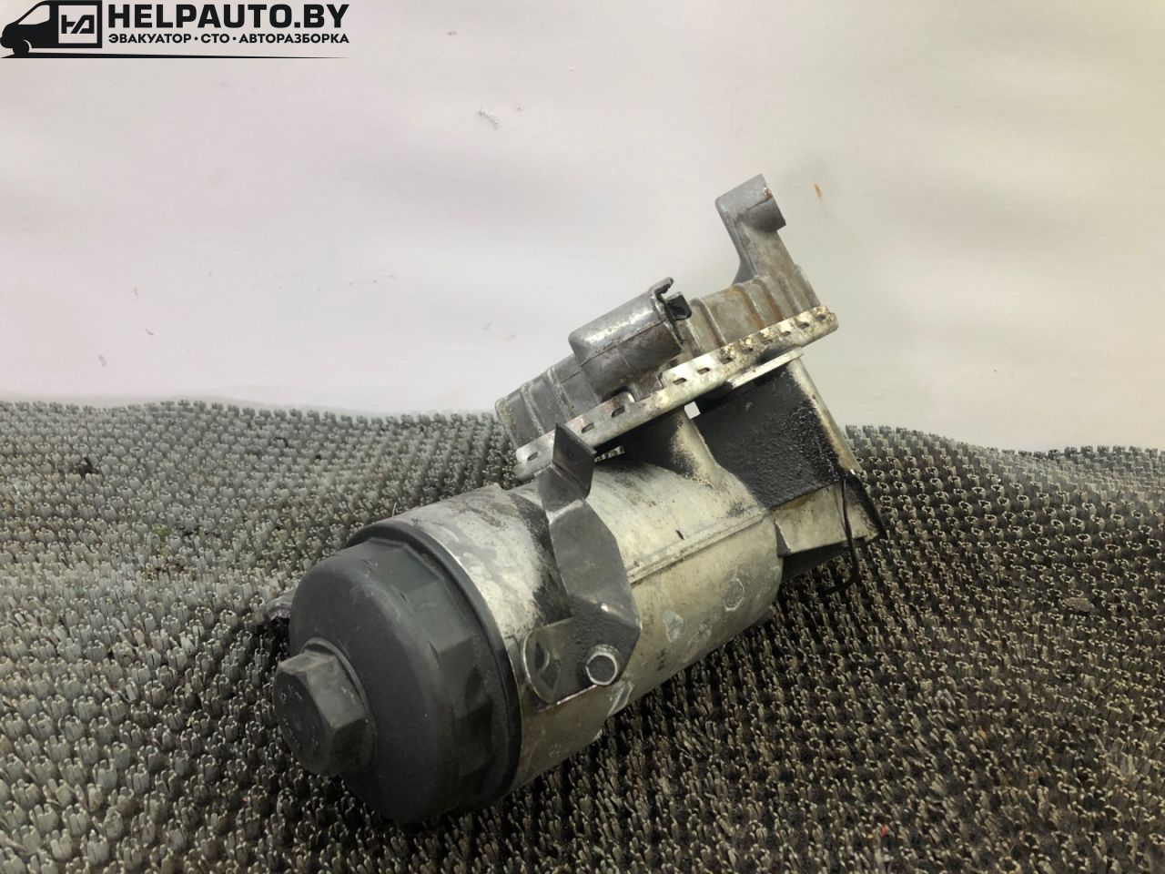 корпус масляного фильтра Mercedes-Benz C-Класс W202/S202 1995, 2.2 л., дизель, МКПП, черный, седан, задний привод - фото №1