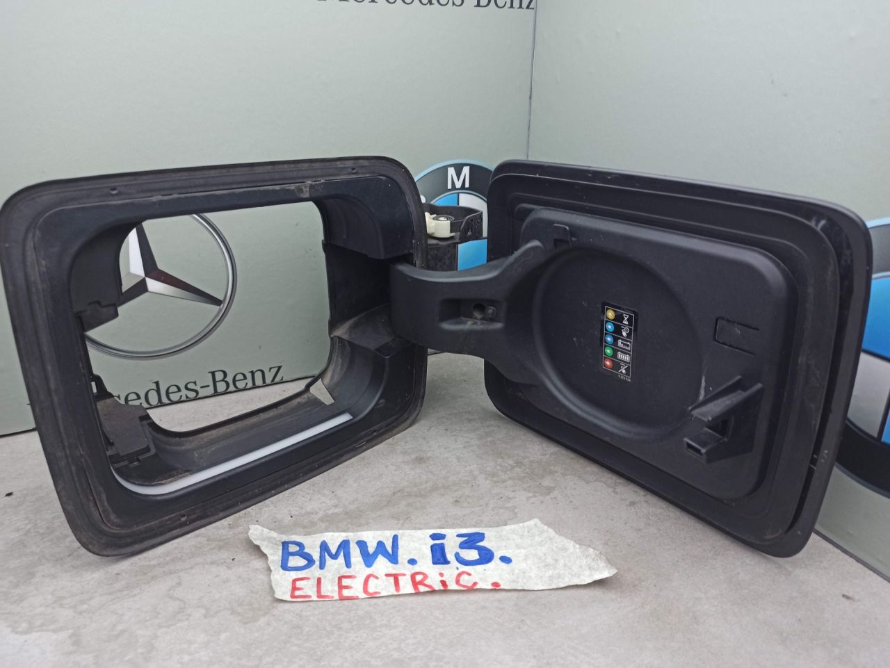 лючок топливного бака BMW i3 L01 2015, 7335767 - фото №1