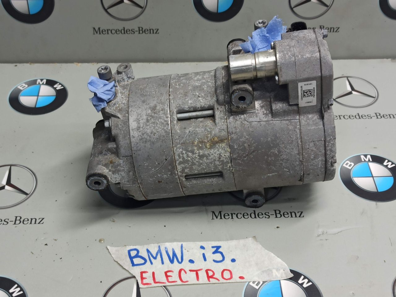 компрессор кондиционера BMW i3 L01 2015, 9496107 - фото №1