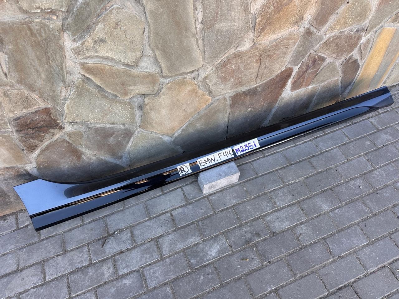 накладка на порог BMW 2 серия F44 2020, 2.0 л., бензин, хетчбэк 5 дв., полный привод, 8075466 - фото №1