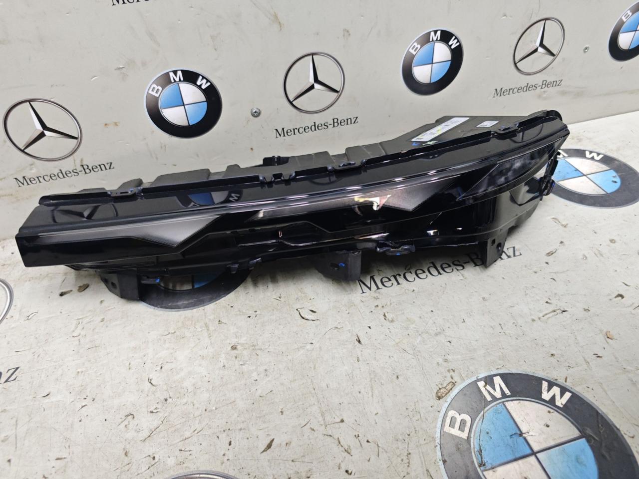 фара левая BMW XM G09 2023, 4.4 л., бензин, c5y, полный привод, 9880471 - фото №1