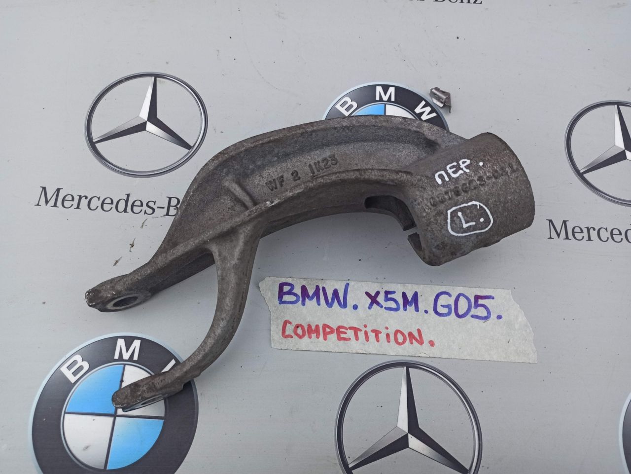 крепление амортизатора BMW X5 M F95 2021, 4.4 л., бензин, полный привод, 6876683 - фото №1