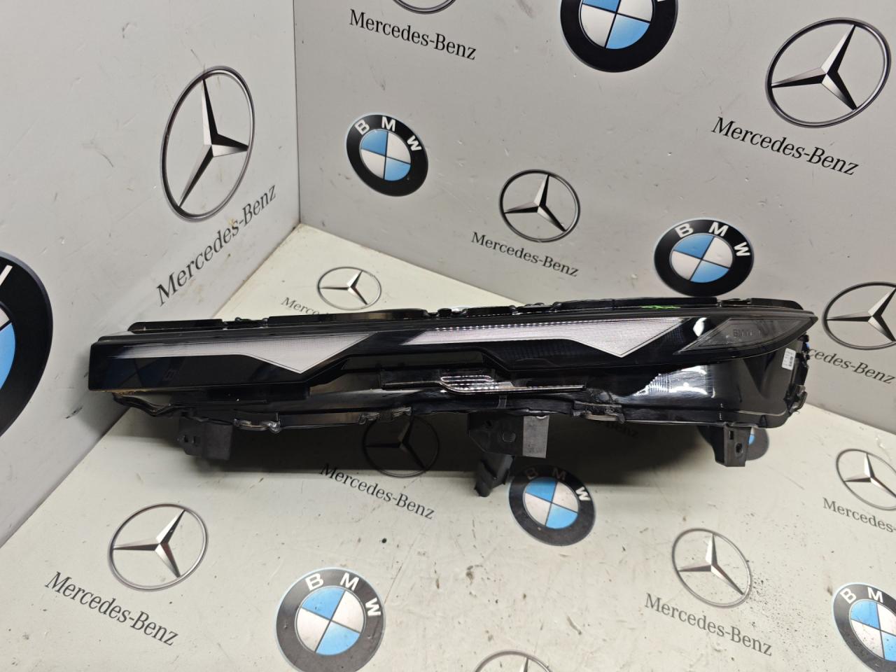 фара левая BMW XM G09 2024, 4.4 л., бензин, 475, полный привод, 9880471 - фото №1