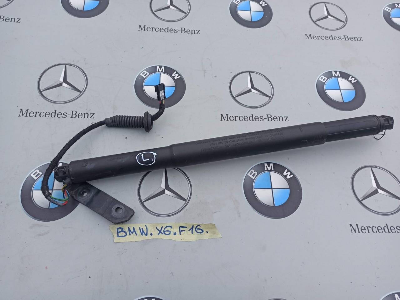 амортизатор крышки багажника (3-5 двери) BMW X6 F16 2016, 3.0 л., бензин, правый руль, 7318651 - фото №1