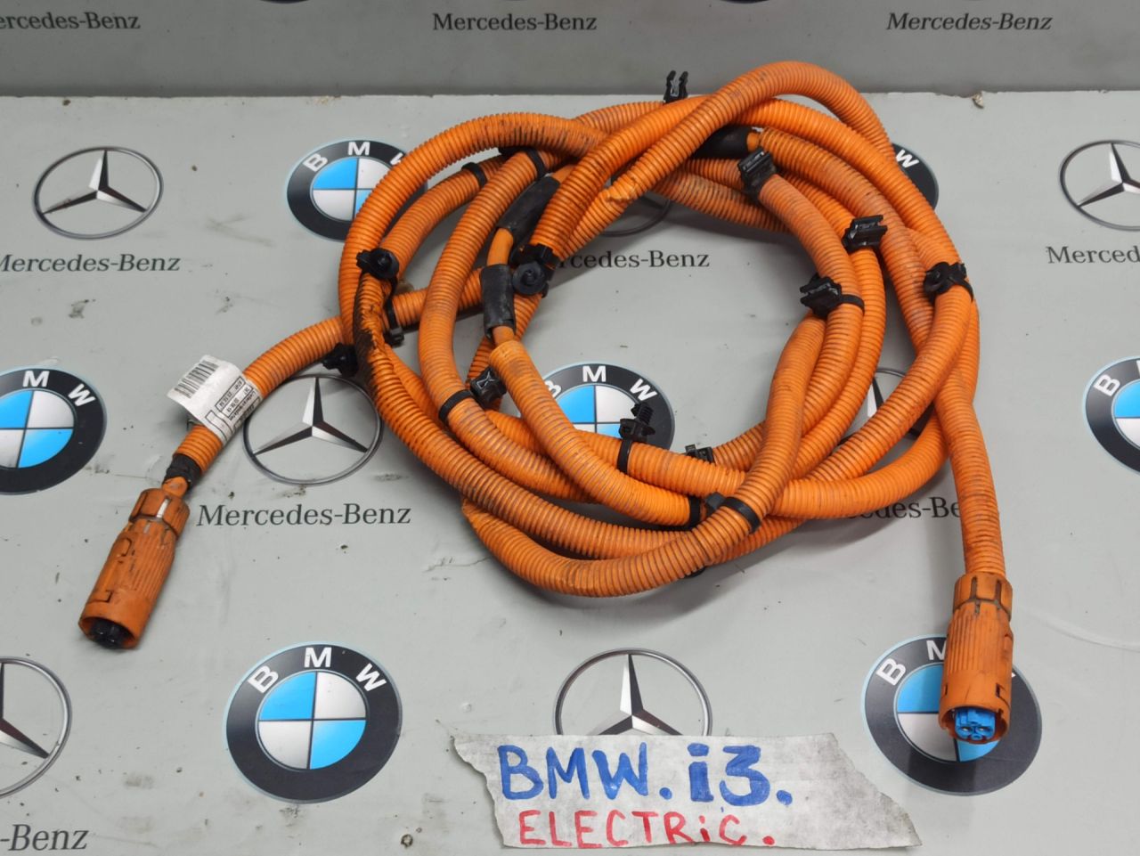 плюсовой провод аккумулятора BMW i3 L01 2015, 9339958 - фото №1
