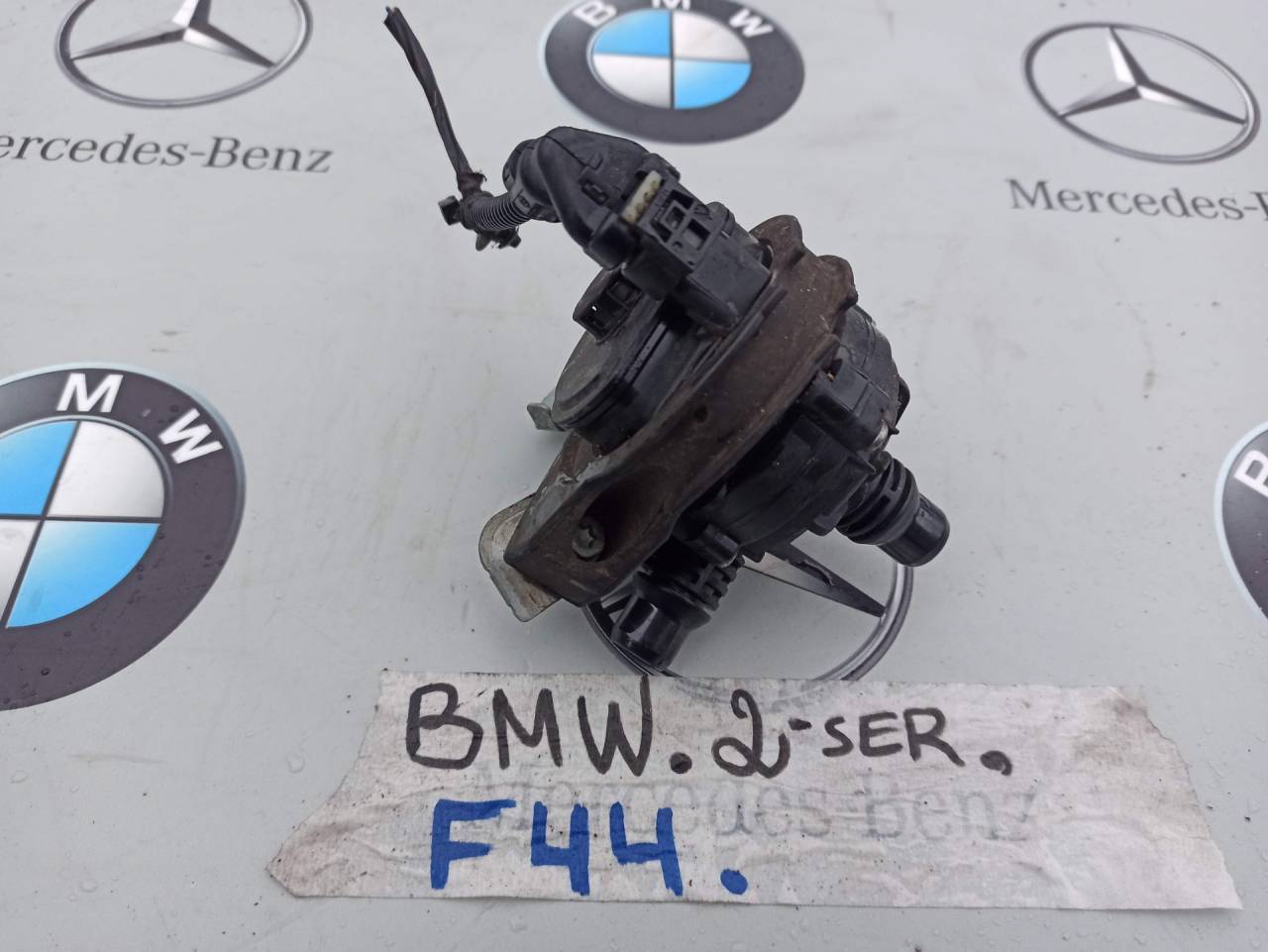 насос антифриза дополнительный BMW 2 серия F44 2020, 2.0 л., бензин, хетчбэк 5 дв., полный привод, 9470972 - фото №1