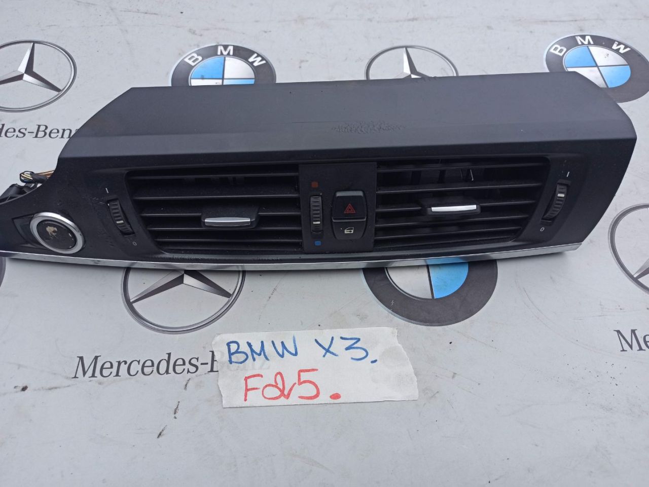 дефлектор обдува салона BMW X3 F25 2011, 3.0 л., N52 B30, бензин, 9184742 - фото №1