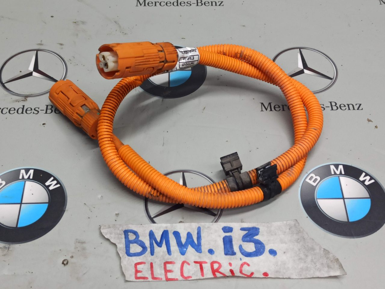 плюсовой провод аккумулятора BMW i3 L01 2015, 7647010 - фото №1