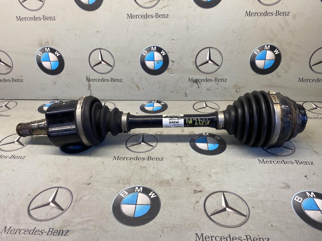 полуось передняя левая (приводной вал, ШРУС) BMW X1 F48 2018, 2.0 л., бензин, 8643375 - фото №1