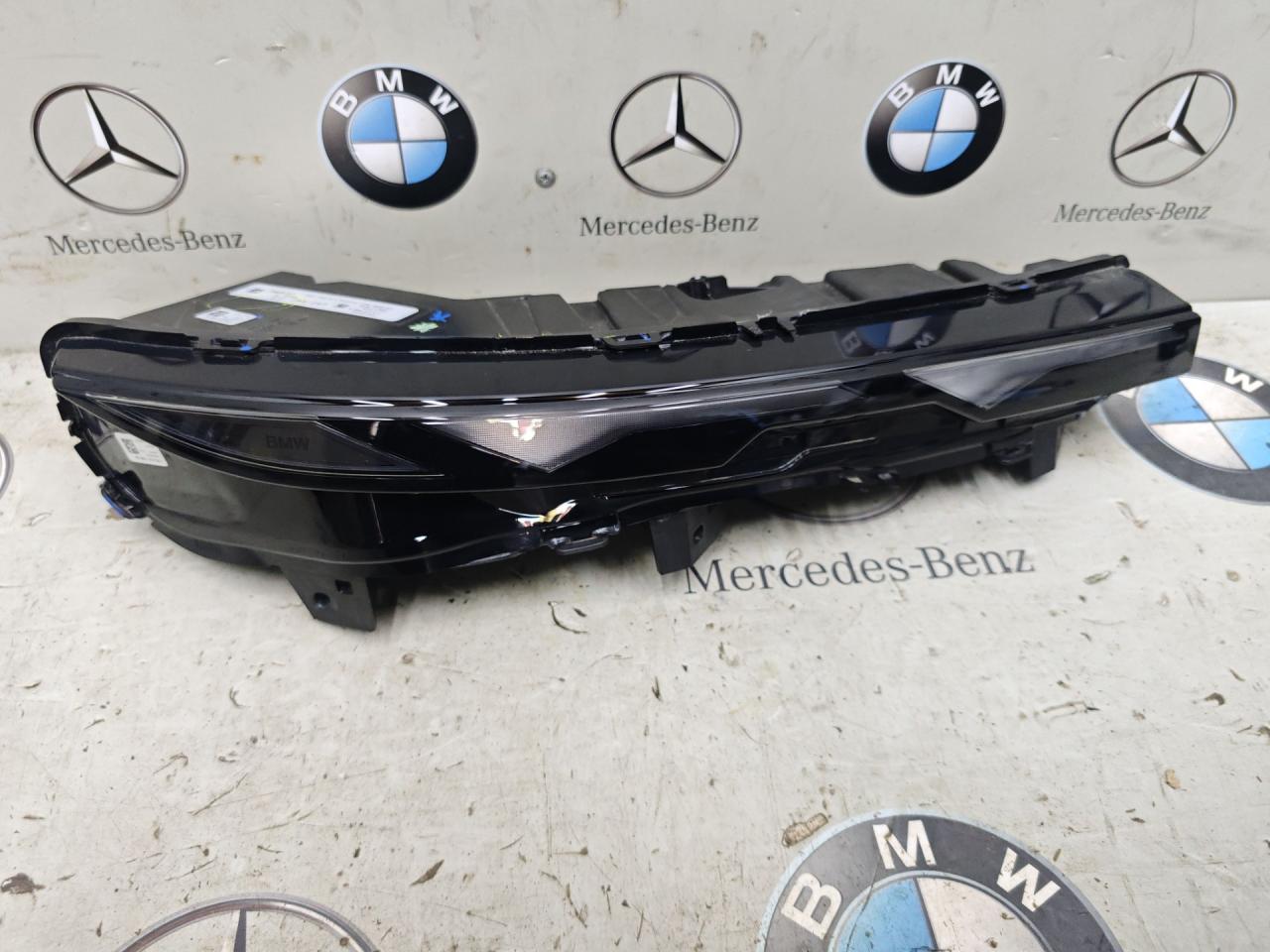 фара правая BMW XM G09 2023, 4.4 л., бензин, c5y, полный привод, 9880472 - фото №1