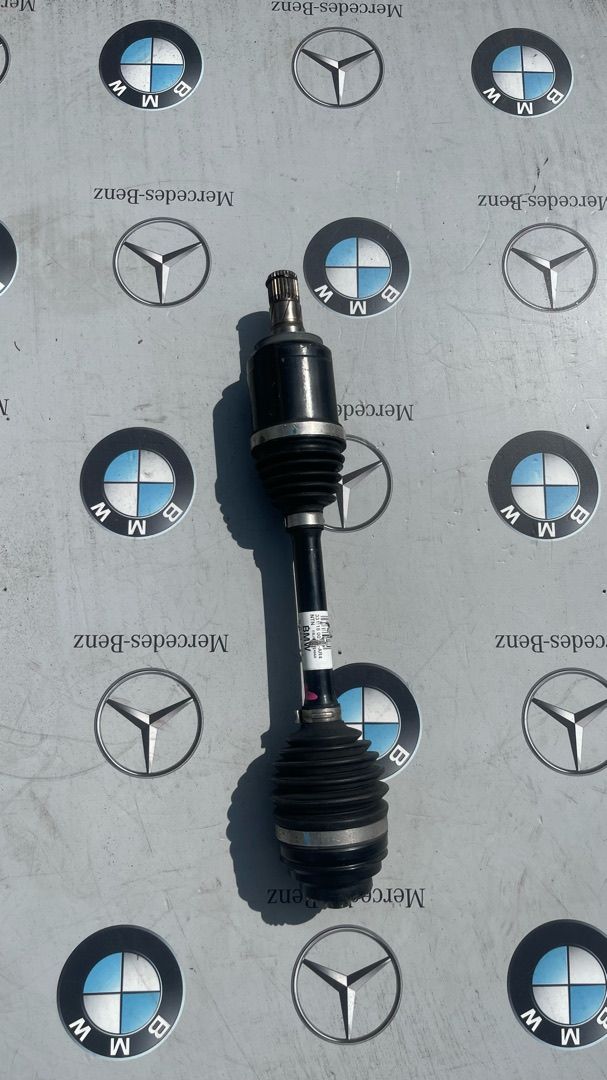 полуось передняя левая (приводной вал, ШРУС) BMW X1 F48 2017, 2.0 л., B47 C20 A, дизель, АКПП, 8643375 - фото №1