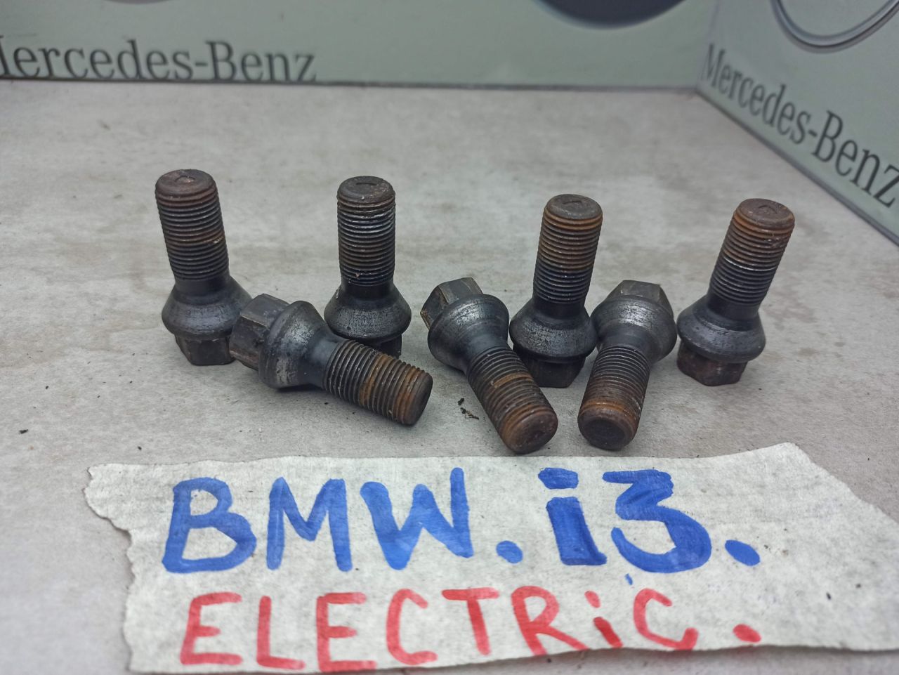 болт колесный BMW i3 L01 2015 - фото №1