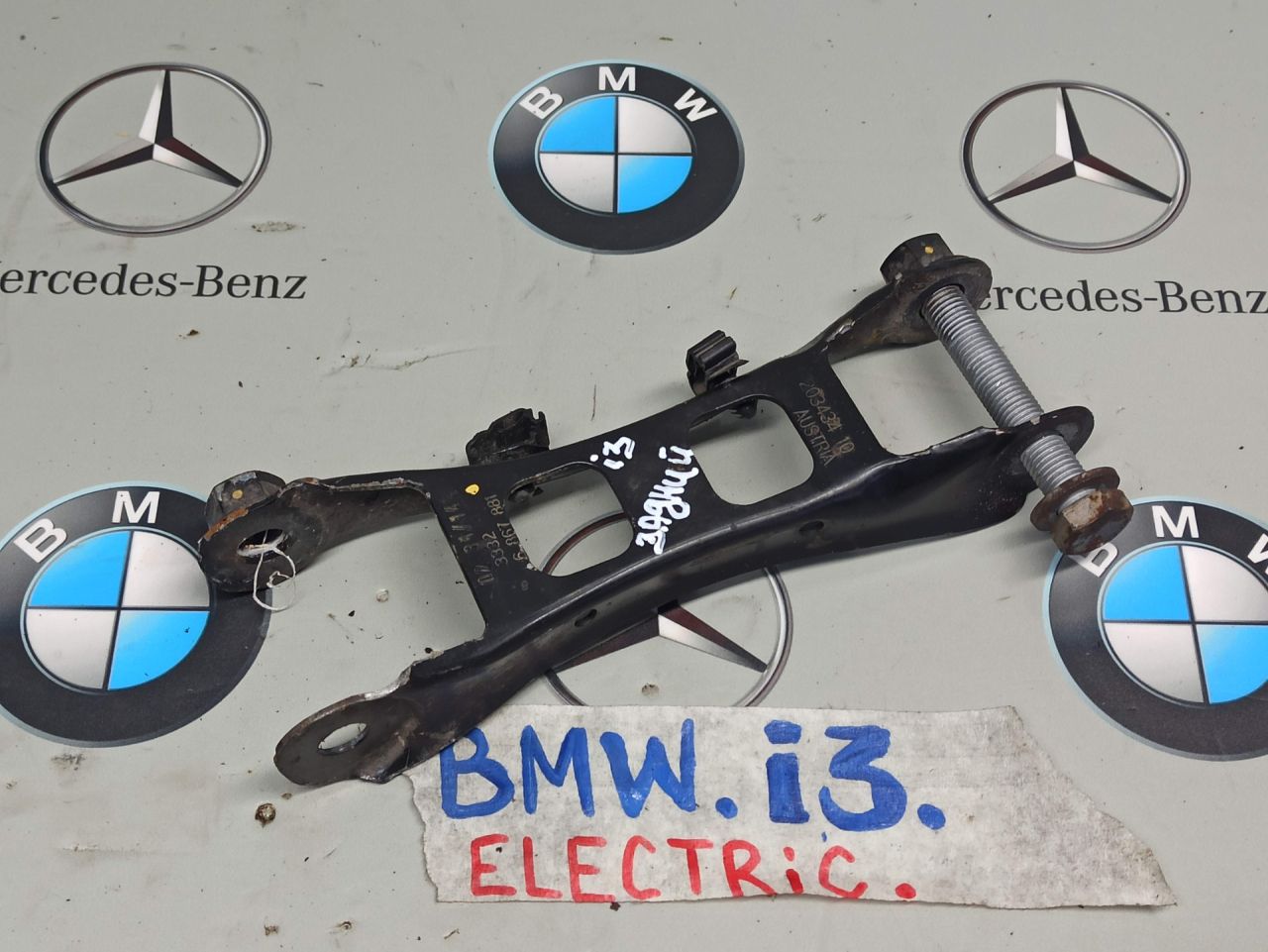 рычаг задний BMW i3 L01 2015, 6867881 - фото №1