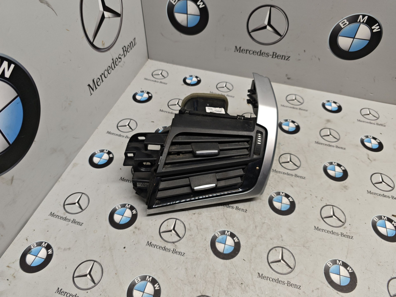 дефлектор обдува салона BMW X5 F15 2017, 3.0 л., N55 B30 A, бензин, АКПП - фото №1