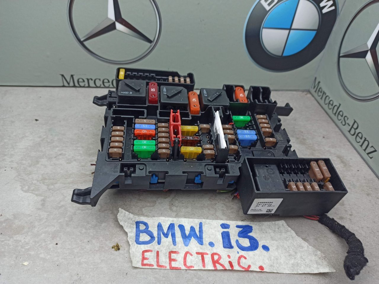 блок предохранителей BMW i3 L01 2015, 9270354 - фото №1