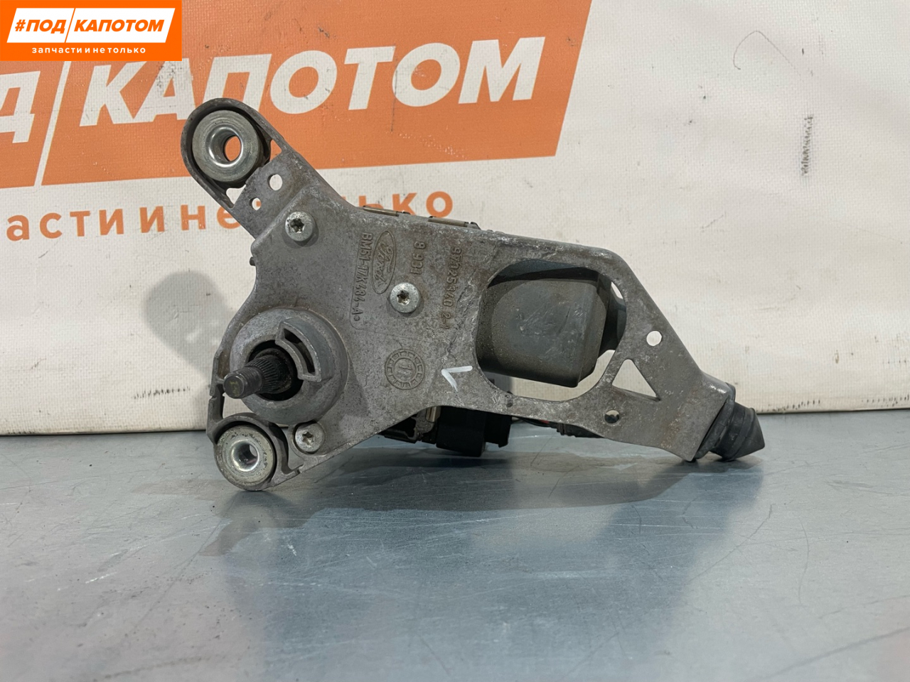 моторчик передних стеклоочистителей (дворников) Ford Focus 3 поколение 2011, 2.0 л., MGDA, бензин, АКПП, хетчбэк 5 дв., передний привод, BM5117K484A - фото №1