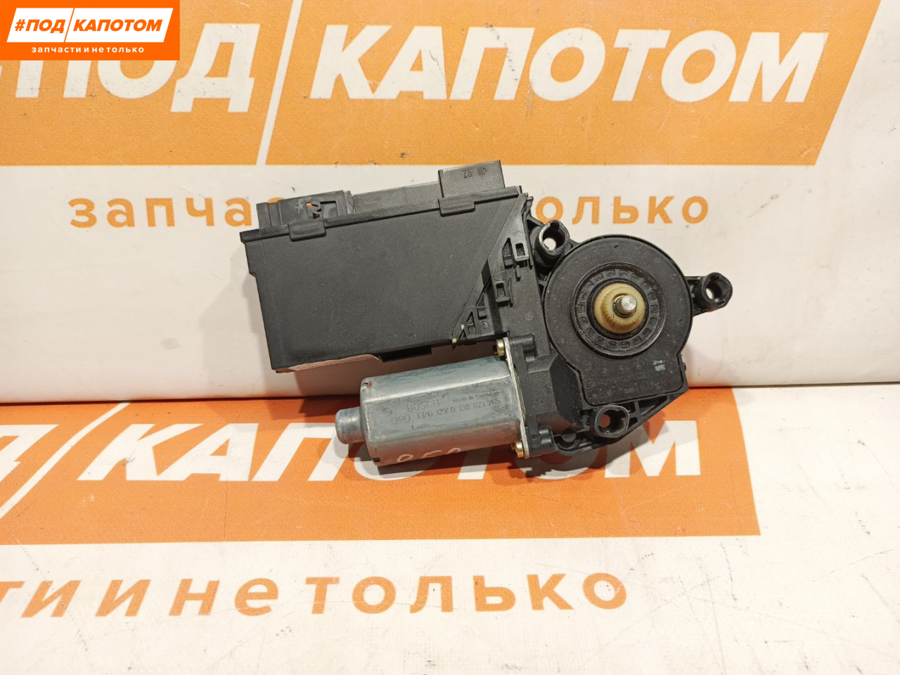 стеклоподъемник передний правый Volkswagen Touareg 1 поколение 2005, 4.2 л., AXQ, бензин, АКПП, z4 / c9z, внедорожник 5 дв., полный привод, 3D2959793A - фото №1