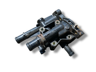 корпус термостата Opel Astra J 2010, 1.6 л., A 16 XER, бензин, 5МКПП, saphirschwarz / gbg, хетчбэк 5 дв., передний привод, правый руль