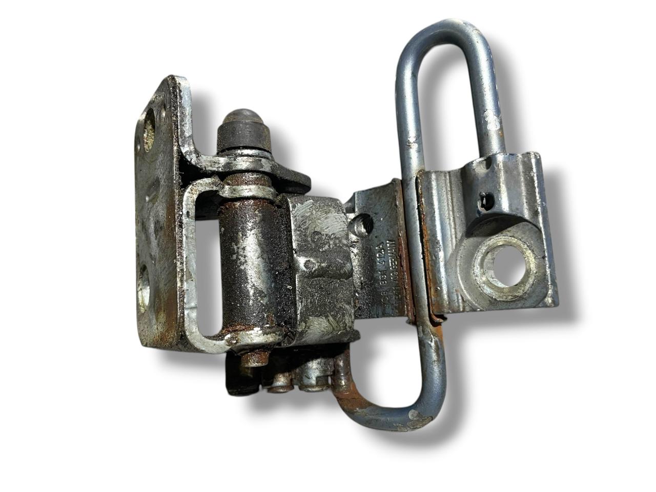 петля двери Volkswagen Passat CC 1 поколение 2009, 2.0 л., CAWB, бензин, 6МКПП, iron grey / lc7z, седан, передний привод, правый руль, 3C8831412A - фото №1