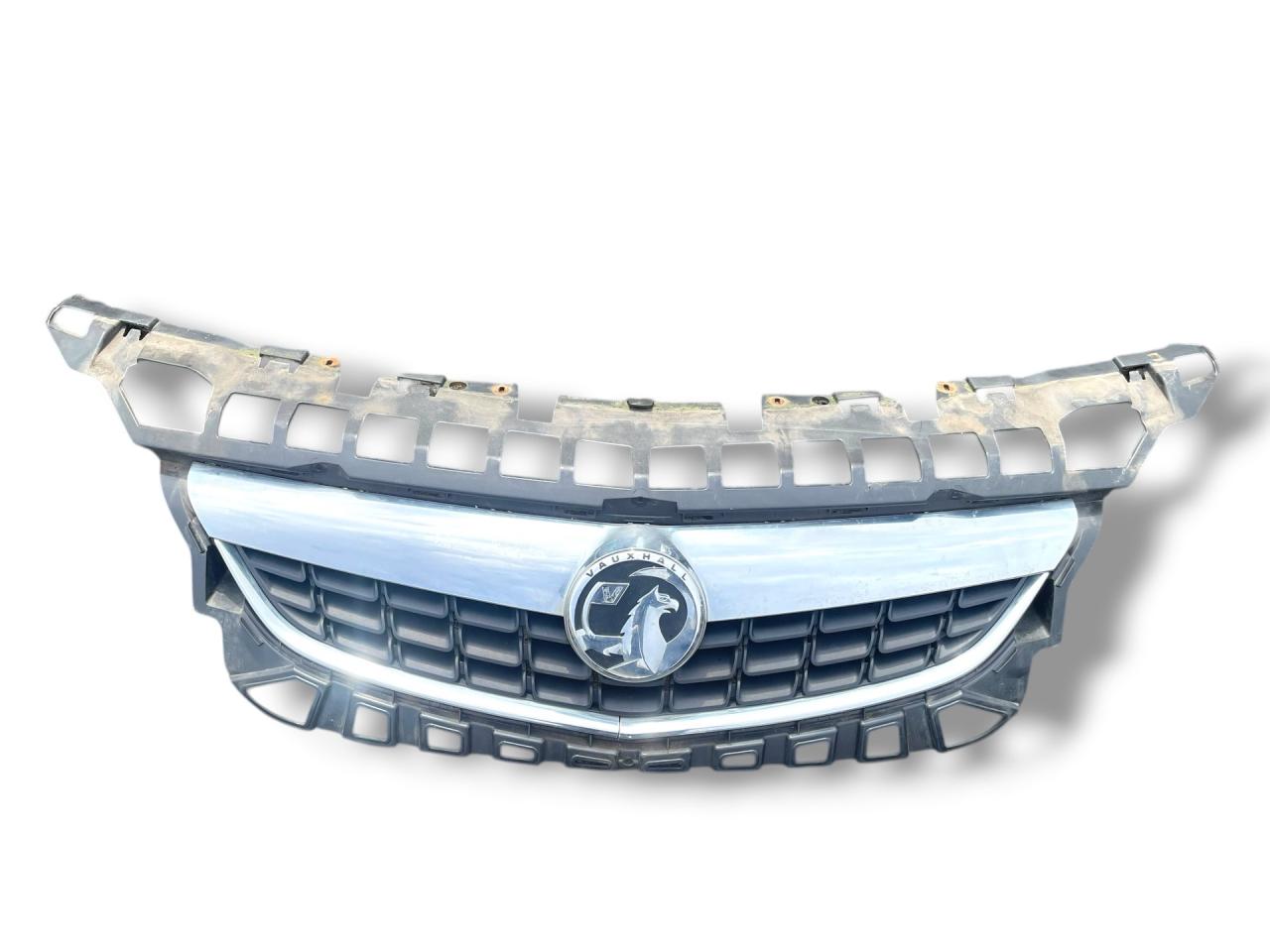 решетка радиатора Opel Astra J 2010, 1.6 л., A 16 XER, бензин, 5МКПП, argonsilber / gan, хетчбэк 5 дв., передний привод, правый руль, 13266577 - фото №1