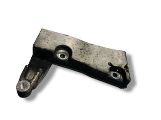 кронштейн двигателя Saab 9-5 1 поколение [рестайлинг] 2004, 2.2 л., D223L, дизель, 6МКПП, laser red / 278, универсал, передний привод, правый руль, 5236773