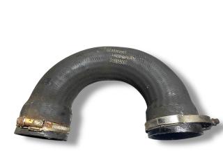 патрубок интеркулера Opel Vectra C [рестайлинг] 2008, 1.9 л., Z 19 DT, дизель, 6МКПП, saphirschwarz / 20r, хетчбэк 5 дв., передний привод, правый руль, 55352567