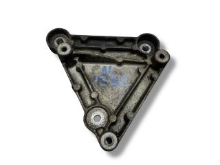 кронштейн компрессора кондиционера Opel Astra J [рестайлинг] 2013, 1.4 л., A 14 NET, бензин, 6МКПП, graphitschwarz / 22c, хетчбэк 5 дв., передний привод, правый руль, 55567289