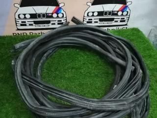 уплотнитель двери BMW 3 серия E90/E91 [рестайлинг] E90 2009, 2.0 л., N47 D20 A, дизель, 6МКПП, black-sapphire metallic (475), седан, задний привод, правый руль, 51727247258