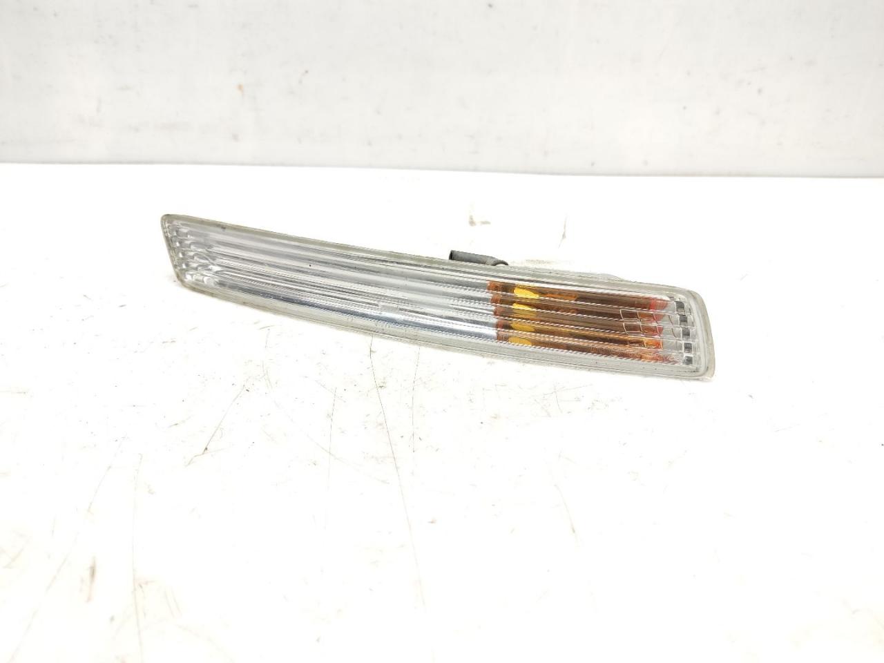поворотник правый Volkswagen Passat B6 2005, 2.0 л., TDi PD, BKP, дизель, 6МКПП, голубой, седан, передний привод, правый руль, 1C0953042R, 1C0953042Q - фото №1