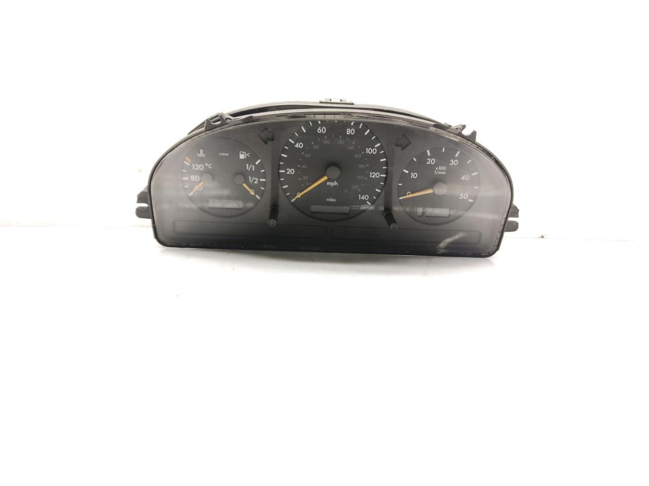 щиток приборов (приборная панель) Mercedes-Benz M-Класс W163 2001, 2.7 л., CDi, OM 612.963, дизель, АКПП, azuritblau / 366, внедорожник 5 дв., полный привод, правый руль, 1635403111 - фото №1