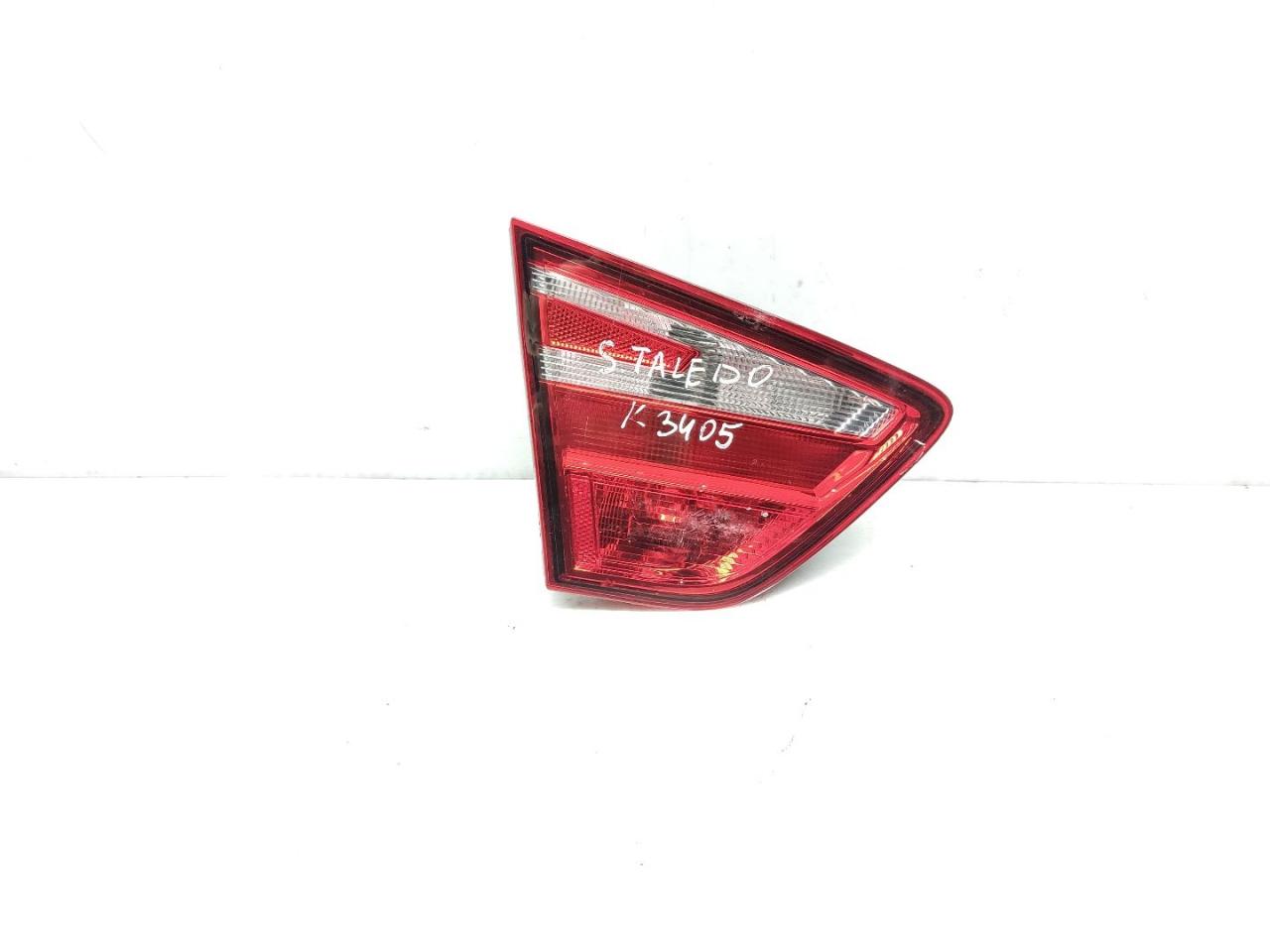 фонарь крышки багажника левый SEAT Toledo 4 поколение KG 2013, 1.6 л., TDi, CAYC, дизель, 5МКПП, azul denim / lq5x, лифтбэк, передний привод, правый руль, 6JH945093A - фото №1