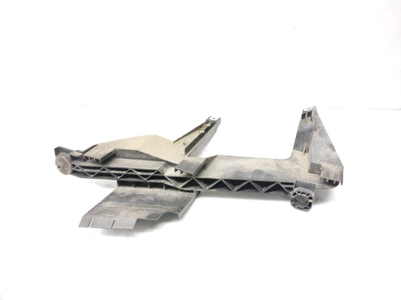 крепление фары левой BMW X3 E83 2006, 2.0 л., D, M47 D20 (204D4), дизель, 6МКПП, silbergrau / a08, внедорожник 5 дв., полный привод, правый руль, 1301073024 - фото №1