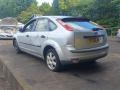 спойлер Ford Focus 2 поколение 2005, 1.6 л., i, HWDA, бензин, 5МКПП, серебро, хетчбэк 5 дв., передний привод, правый руль, 4M51A44210 - фото №3